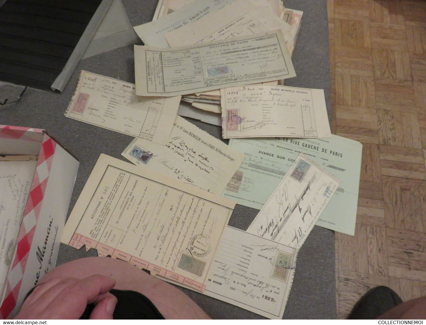 FISCAUX,,,,, des centaines de timbres et documents fiscaux ,pése 1 kilo 200 grammes