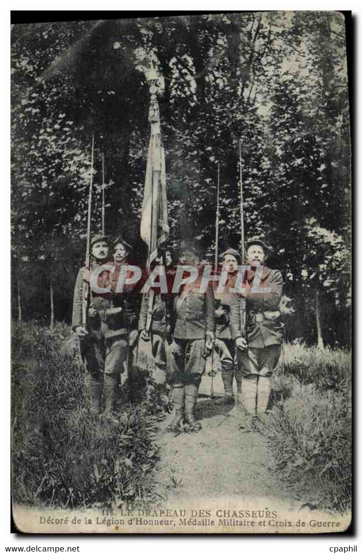 CPA Militaria Chasseurs Alpins Le Drapeau Des Chasseurs Decore De La Legion D&#39honneur Medaille Mi - Uniformen