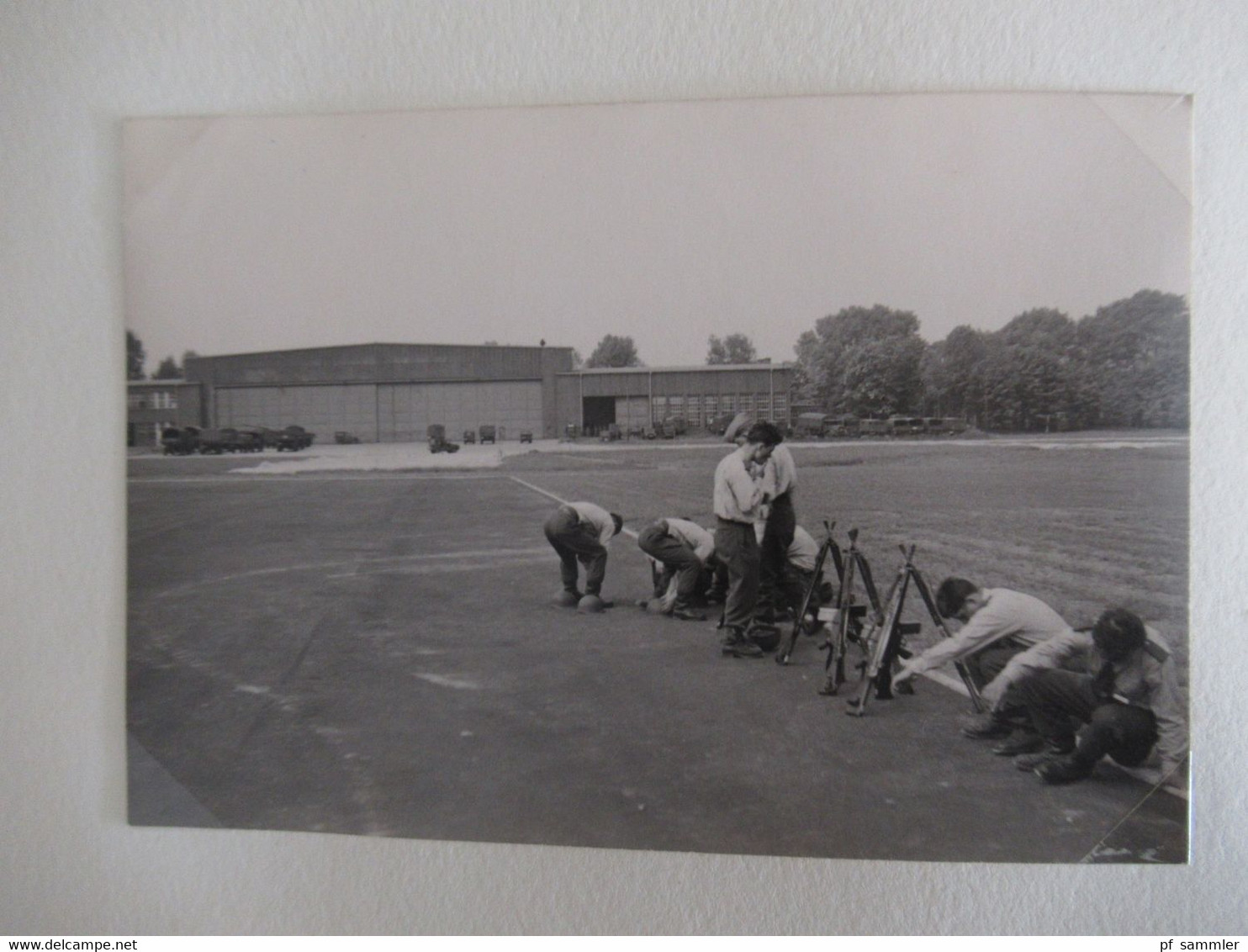 Fotoalbum 1967 Bundeswehr / Meine Dienstzeit Abzeichen Heer viele Fotos von Übungen / Biwack / Waffen / Fahrzeuge usw.