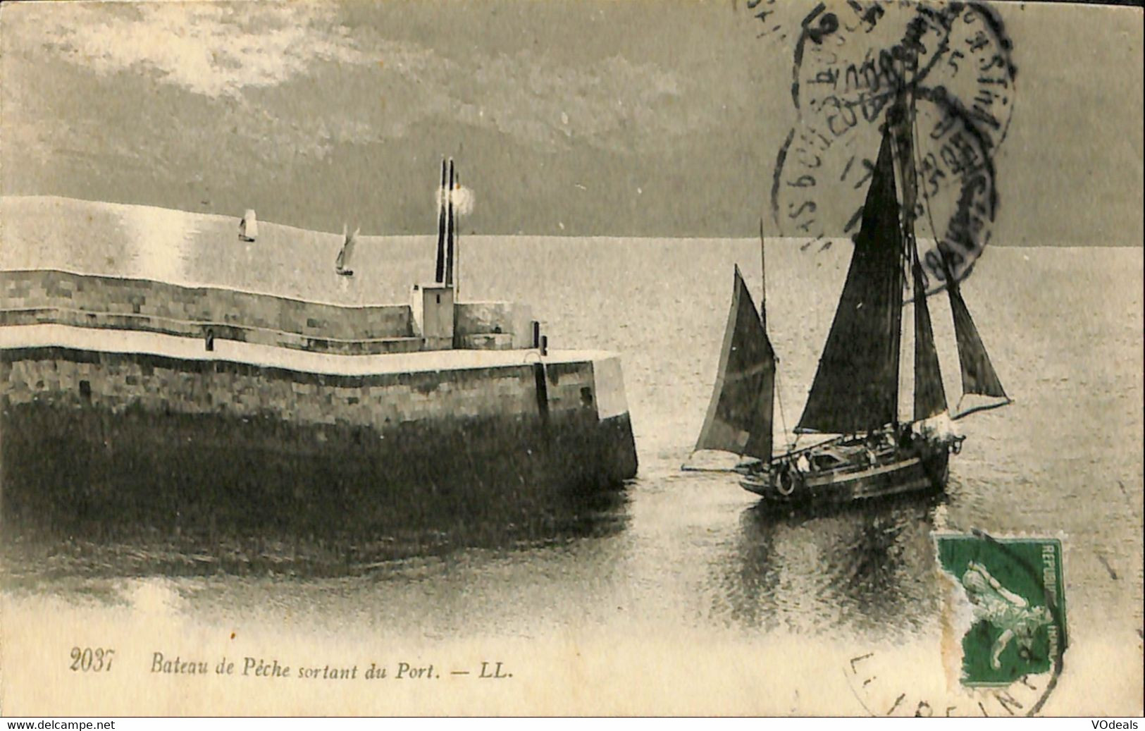 036 168 - CPA -  Thèmes - Transports - Bateaux - Bateau De Pêche Sortant Du Port - Fischerei