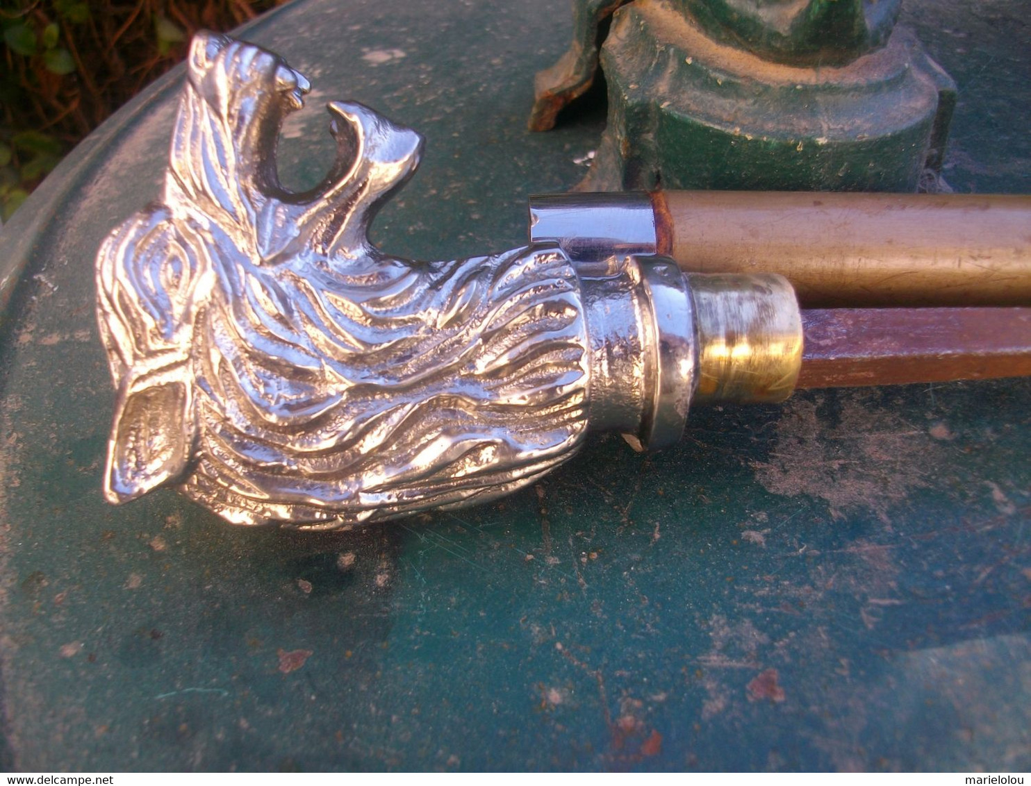 A voir belle robuste élégante canne épée poignée bronze massif