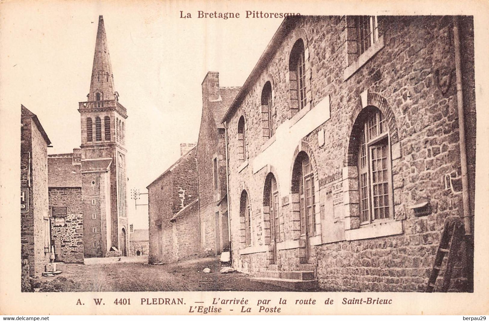 PLEDRAN  -  Arrivée Par La Route De Saint BRIEUC -Eglise Et Poste - Altri & Non Classificati