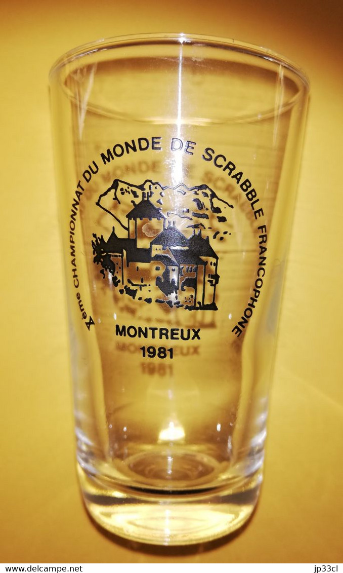 Petit Verre à Vin Siglé Championnat Du Monde De Scrabble Francophone Montreux 1981 - Glasses