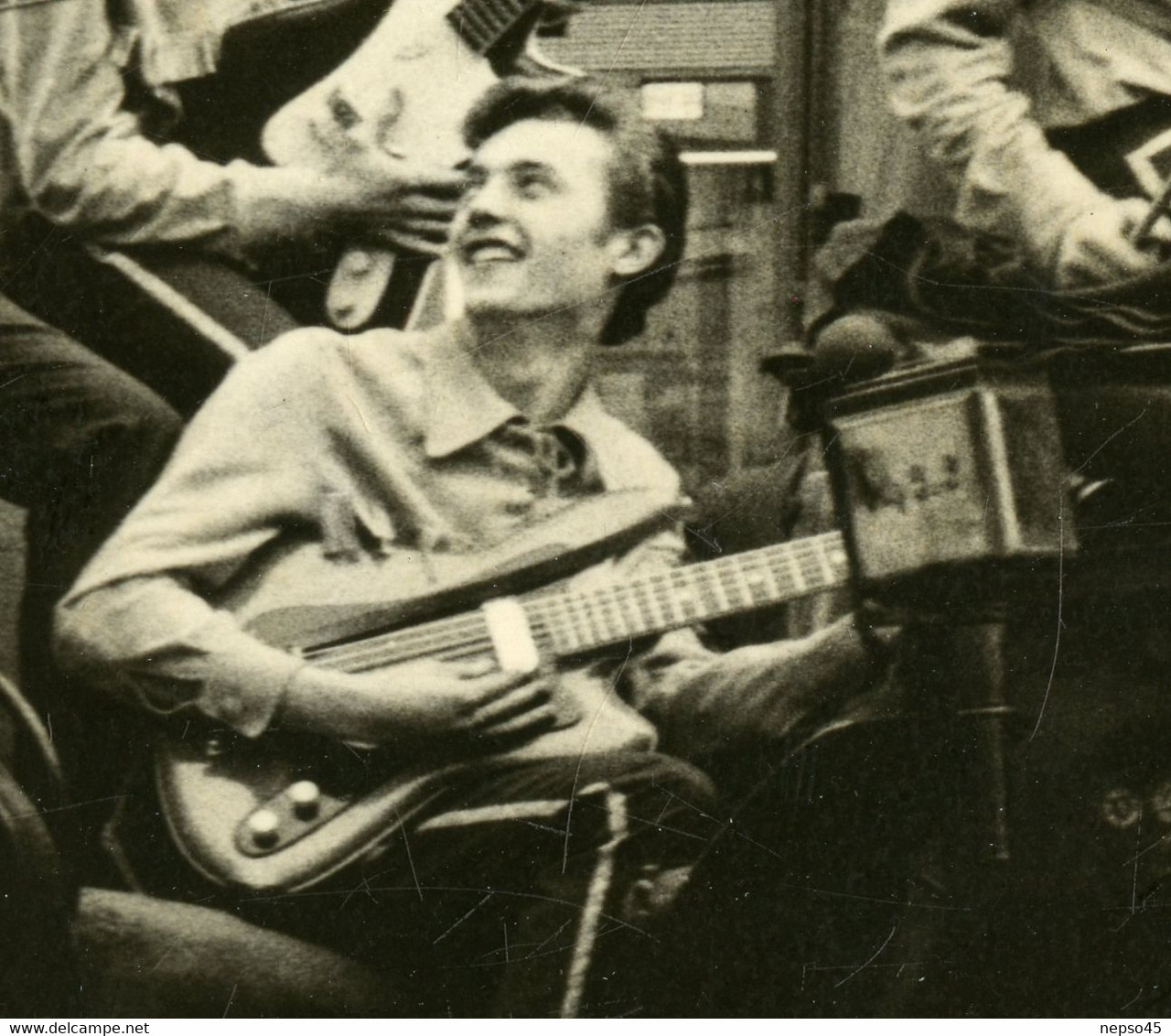 Groupe De Musique Yéyé Rock Et Twist." Les Mercenaires " Devant Le Music Hall  A.B.C.Paris.guitares Jacobacci Ohio. - Photos