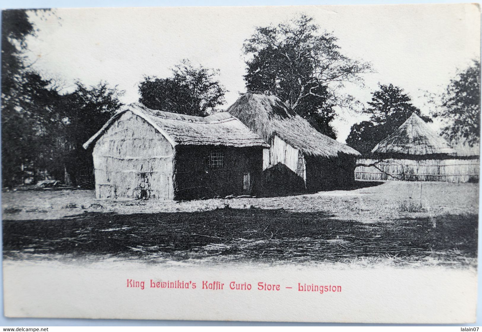 C. P. A. : ZAMBIE, ZAMBIA : King Lewinikia's Kaffir Curio Store, LIVINGSTON - Zambie