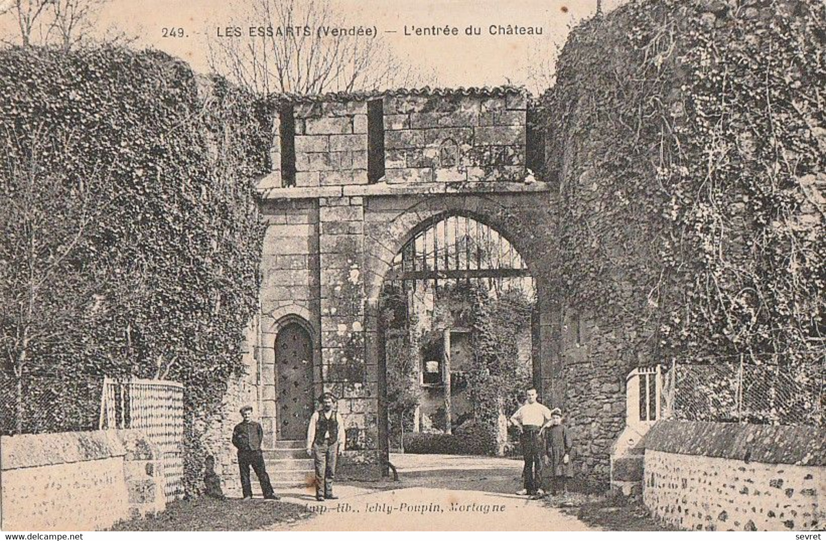 LES ESSARTS. - L'entrée Du Château - Les Essarts