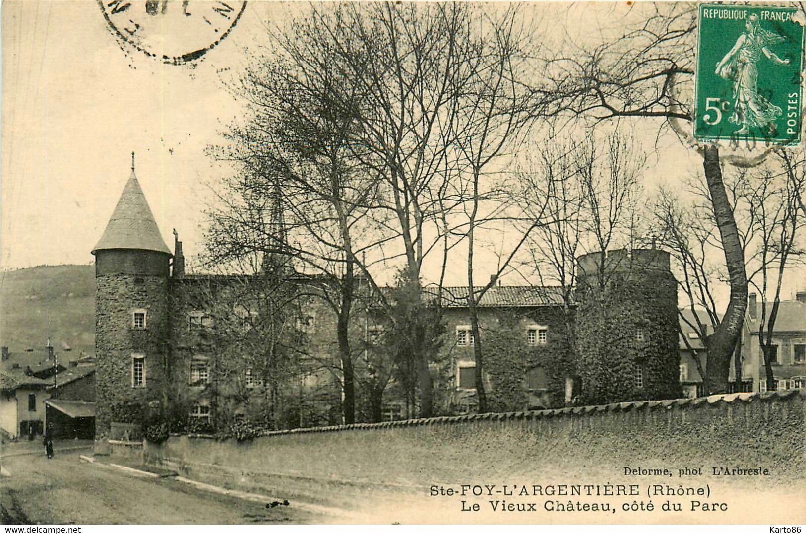 Ste Foy L'argentière * Rue Et Le Vieux Château , Côté Du Parc - Saint-Symphorien-sur-Coise