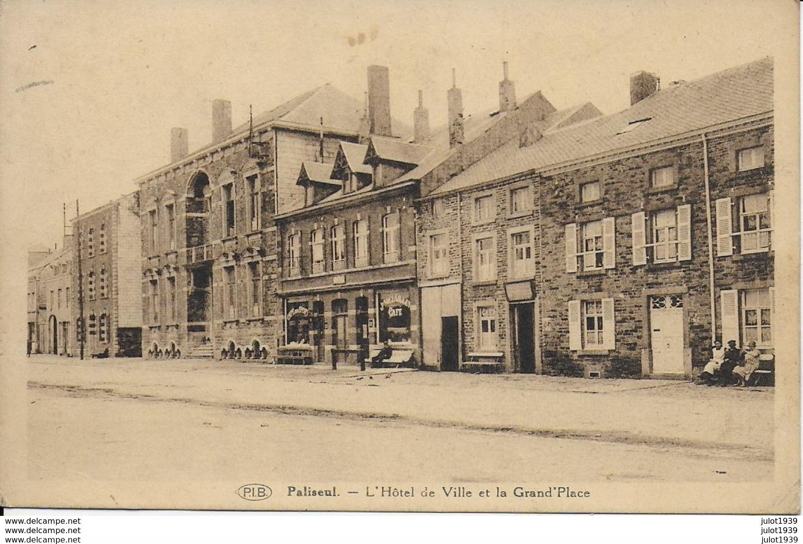 -50% . PALISEUL ..-- Hôtel De Ville Et Les Cafés . Vers REIMS ( Mme THOMAS ) . Voir Verso . - Paliseul