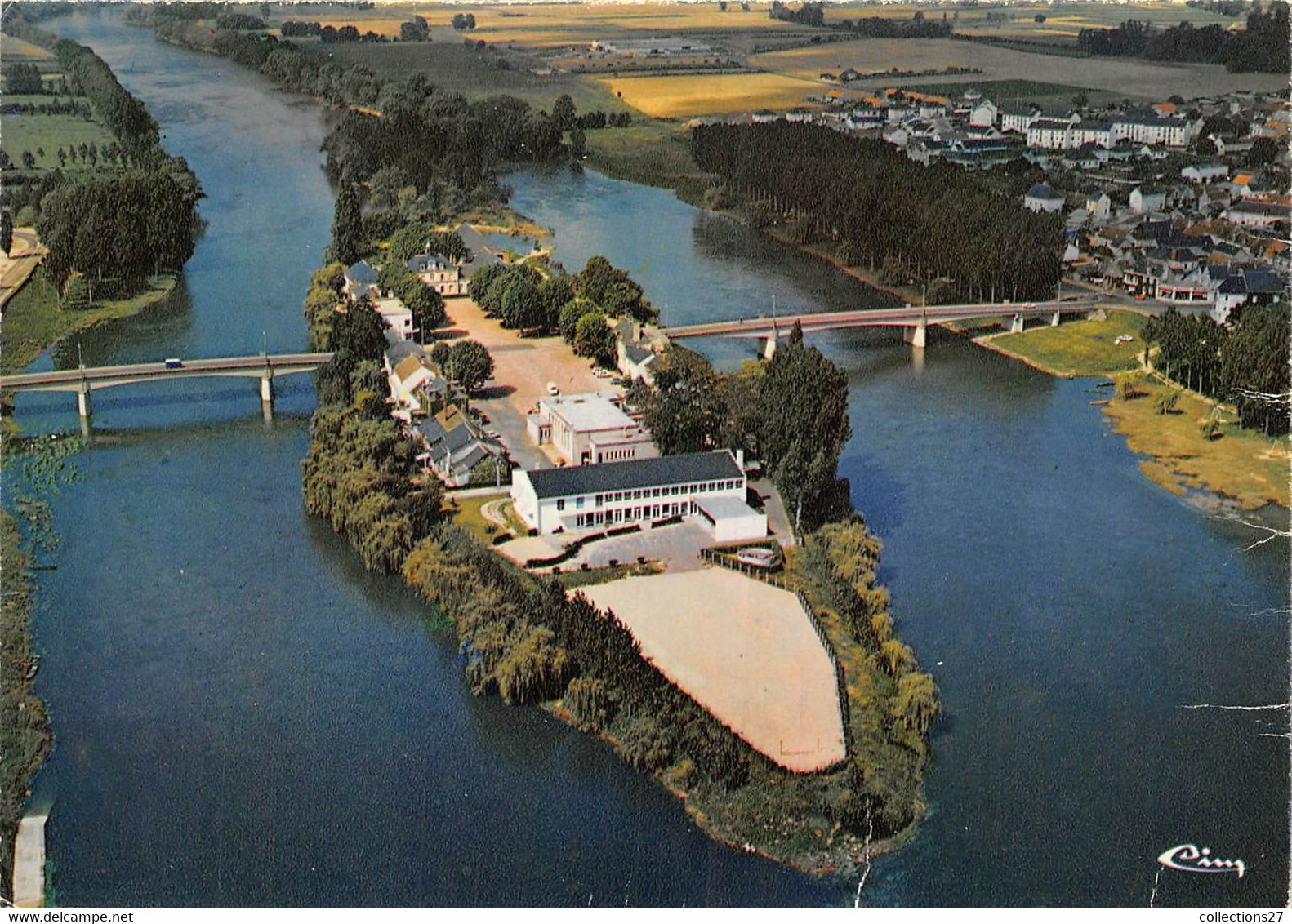 37-L'ILE-BOUCHARD- L'ENTRE-DEUX PONT, MAIRIE ECOLES VUE AERIENNE - L'Île-Bouchard