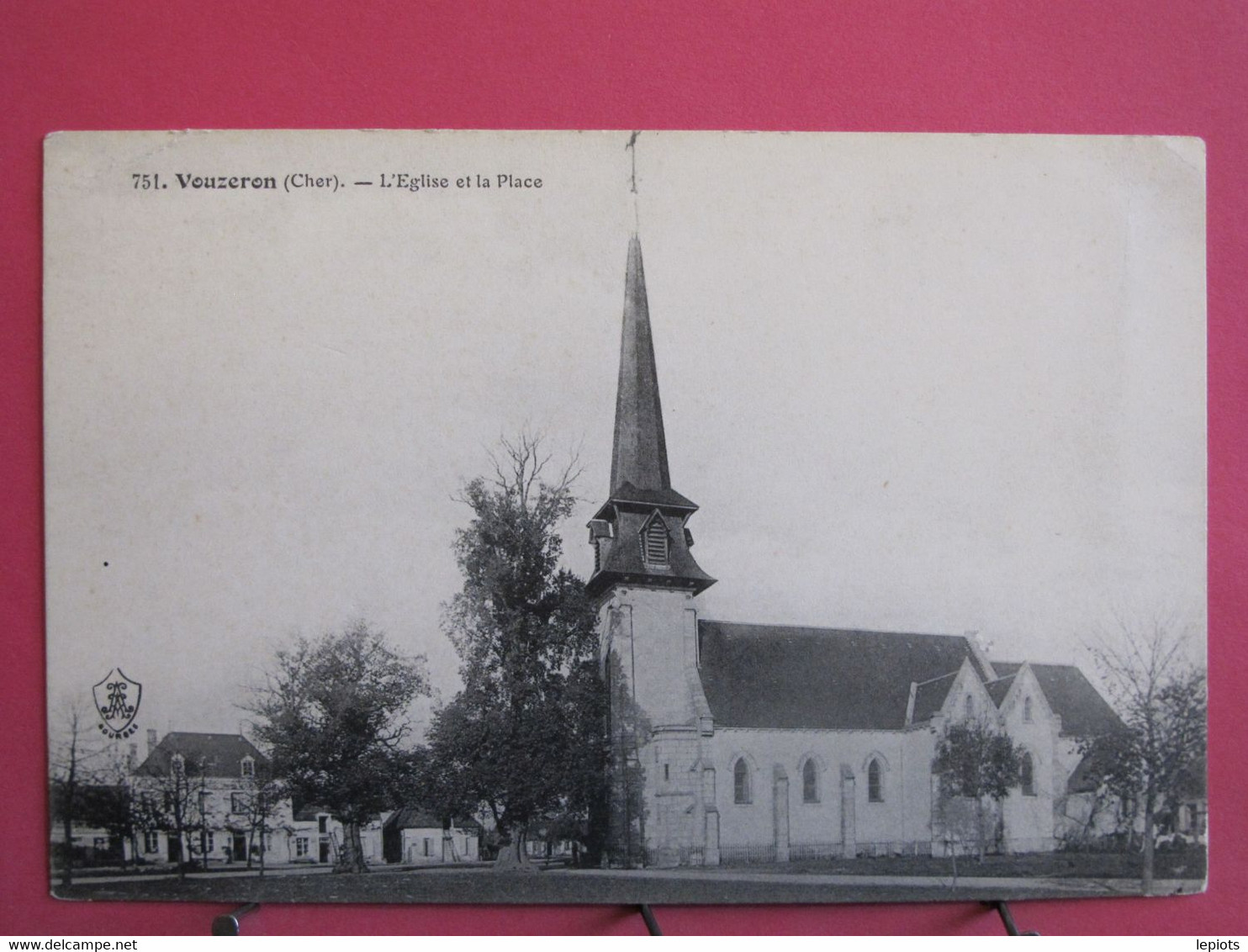 18 - Vouzeron - L'Eglise Et La Place - R/verso - Vouzeron