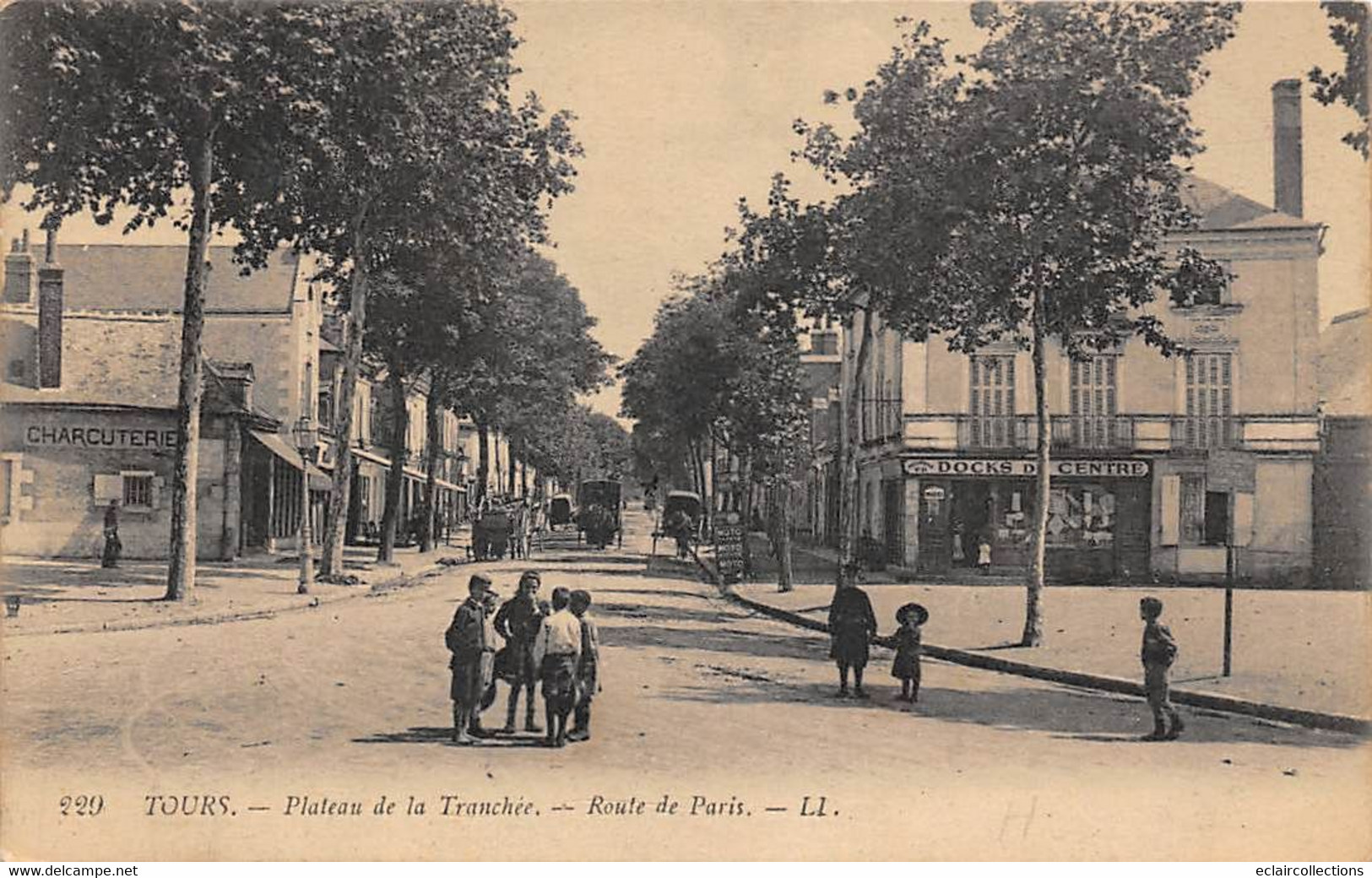 Tours       37          Plateau De La Tranchée. Route De Paris      N° LL 220   (voir Scan) - Tours