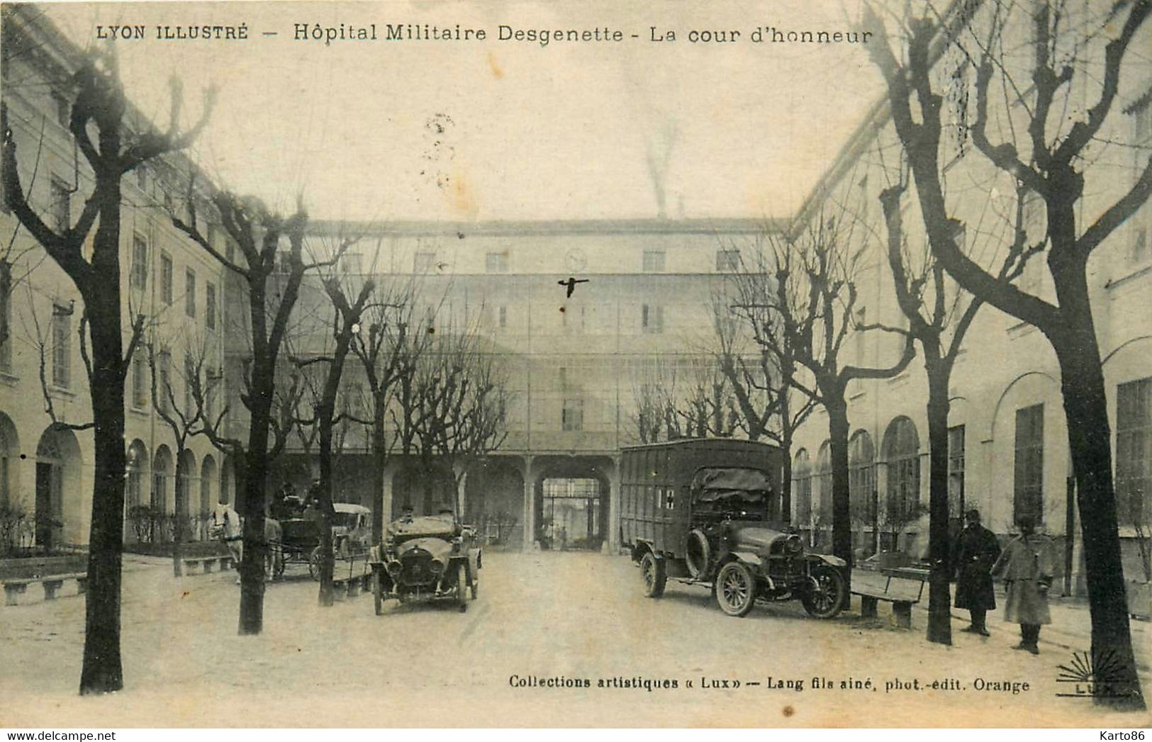 Lyon * 3ème * Hôpital Militaire Desgenette * La Cour D'honneur * Cour De L'établissement * Camion Ambulance Voiture - Lyon 3