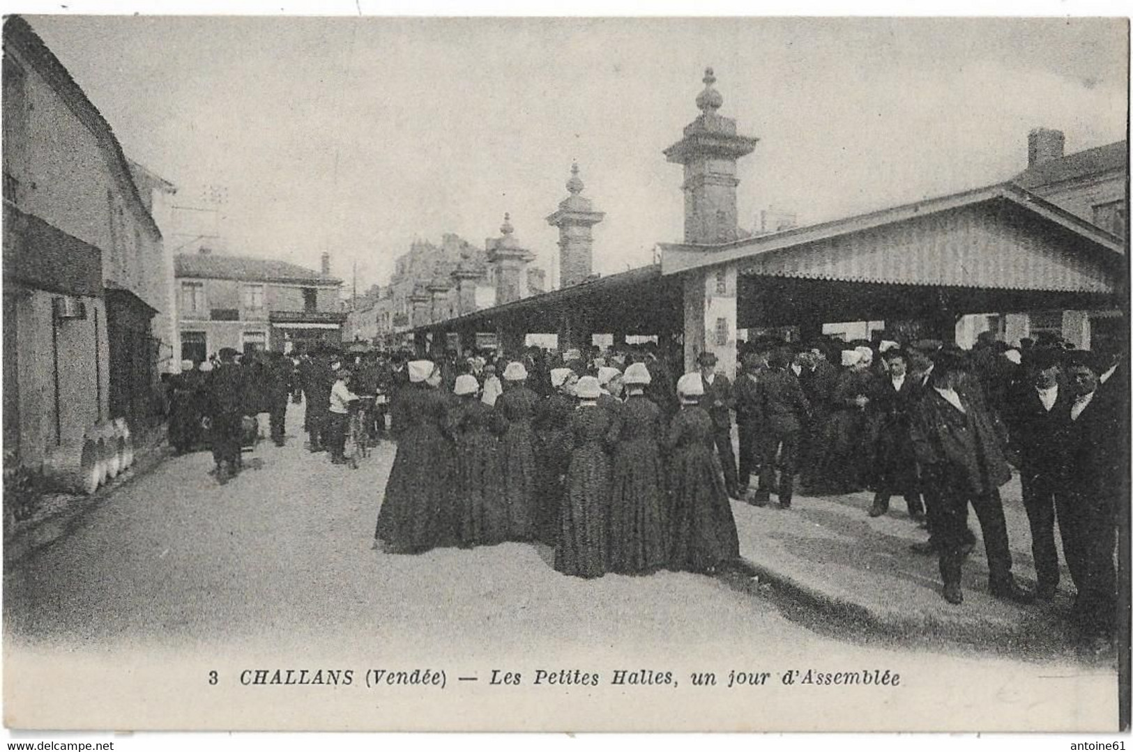 CHALLANS - Les Petites Halles, Un Jour D'Assemblée - Challans