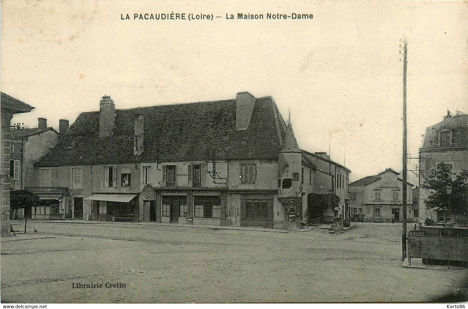 La Pacaudière * Place Et Maison Notre Dame * Poste Ptt Pissotières - La Pacaudiere