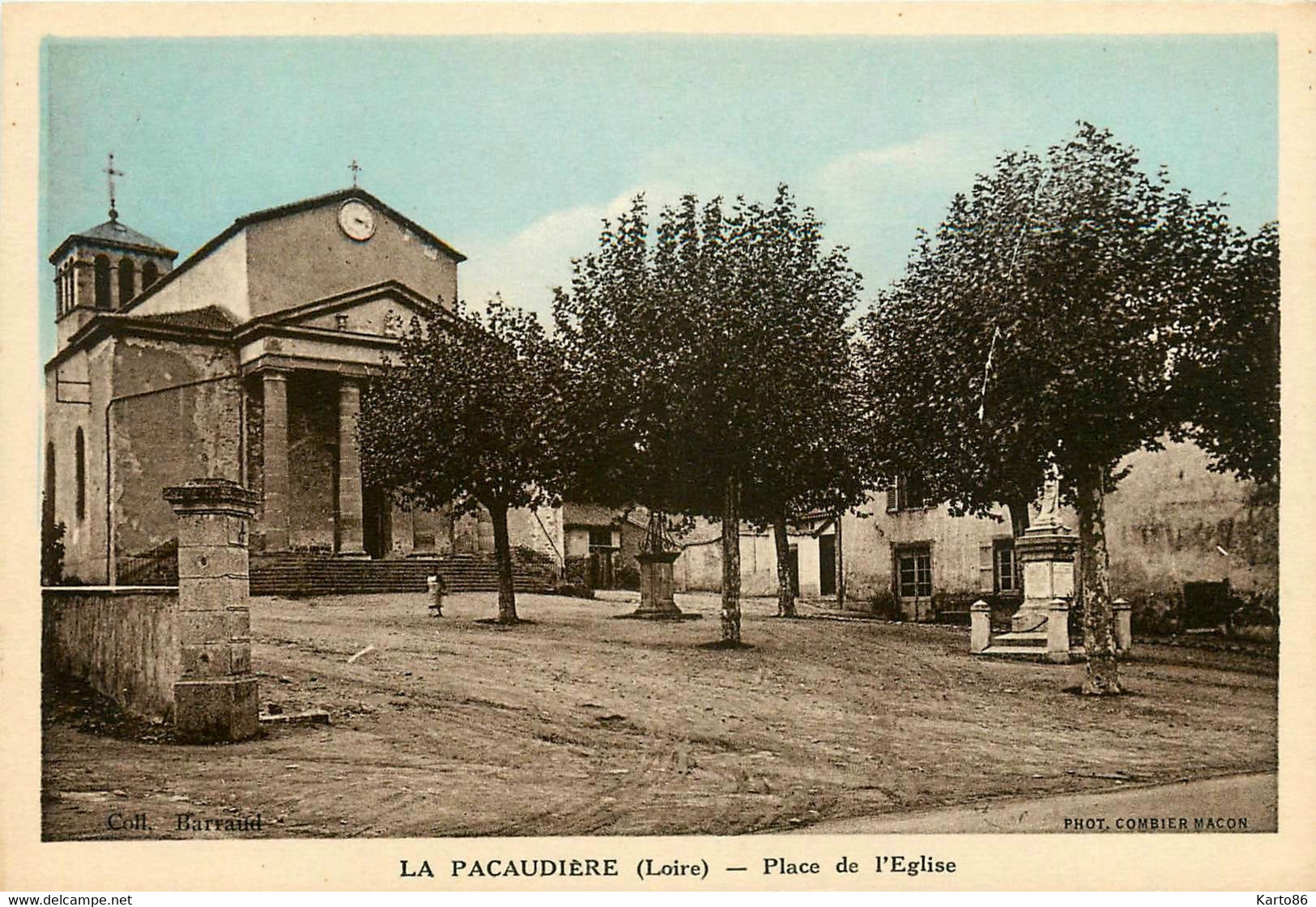 La Pacaudière * La Place De L'église Du Village - La Pacaudiere