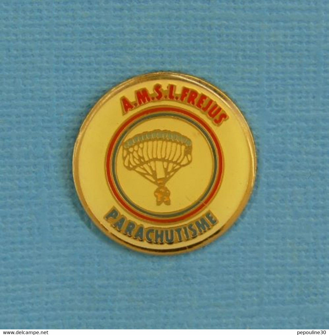 1 PIN'S //  ** A.M.S.L. / FRÉJUS / PARACHUTISME ** - Parachutespringen