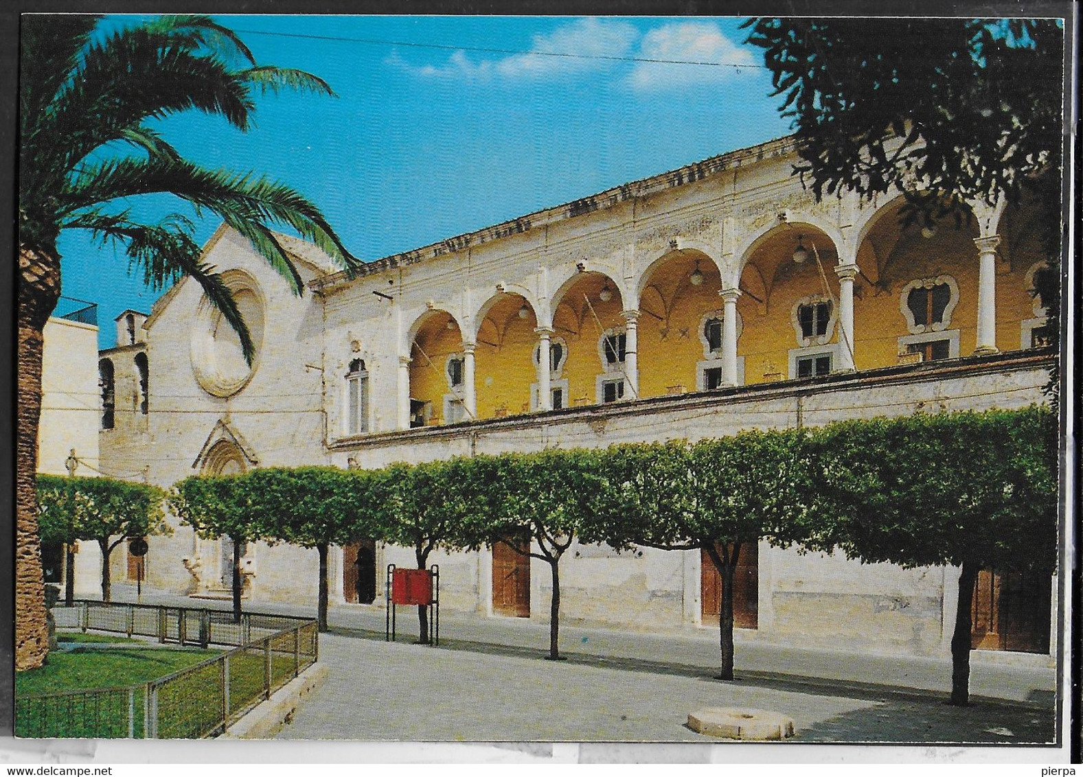 PUGLIA - MANFREDONIA (FG) - IL PALAZZO COMUNALE E CHIESA S. DOMENICO - NON VIAGGIATA - Manfredonia