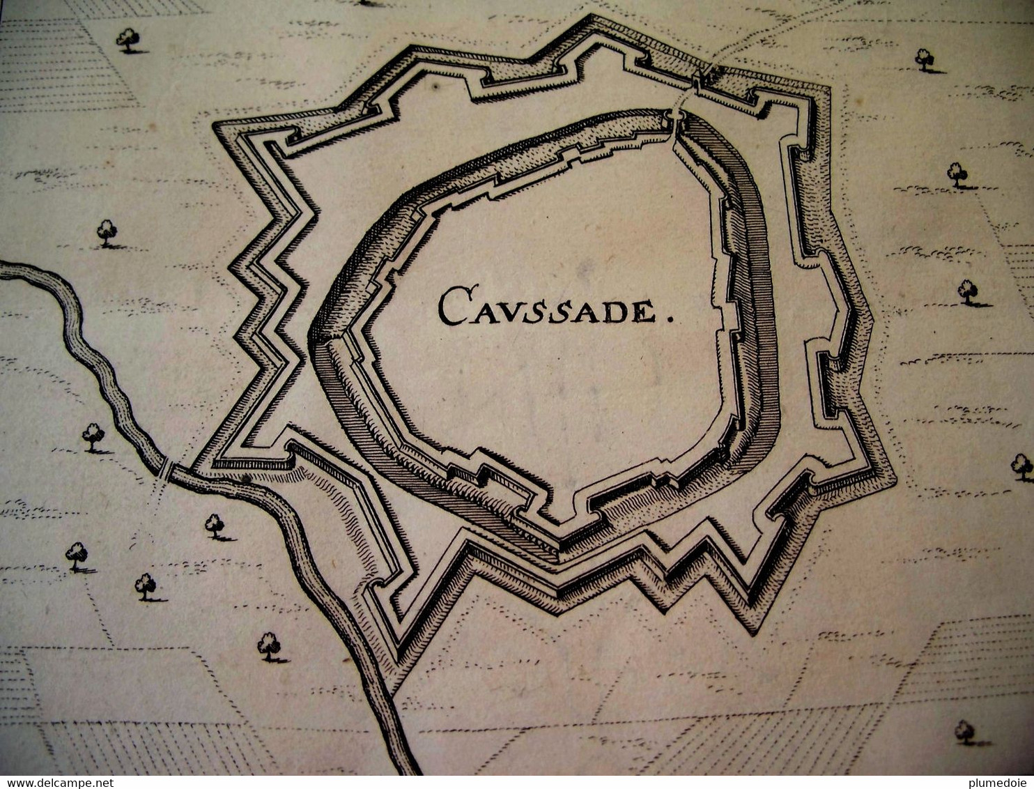 XVII ° SIECLE . PLAN DE LA VILLE DE CAUSSADE . TARN ET GARONNE . Gravure  TASSIN Ca 1634 .Papier à Trames  & Filigrane - Cartes Topographiques