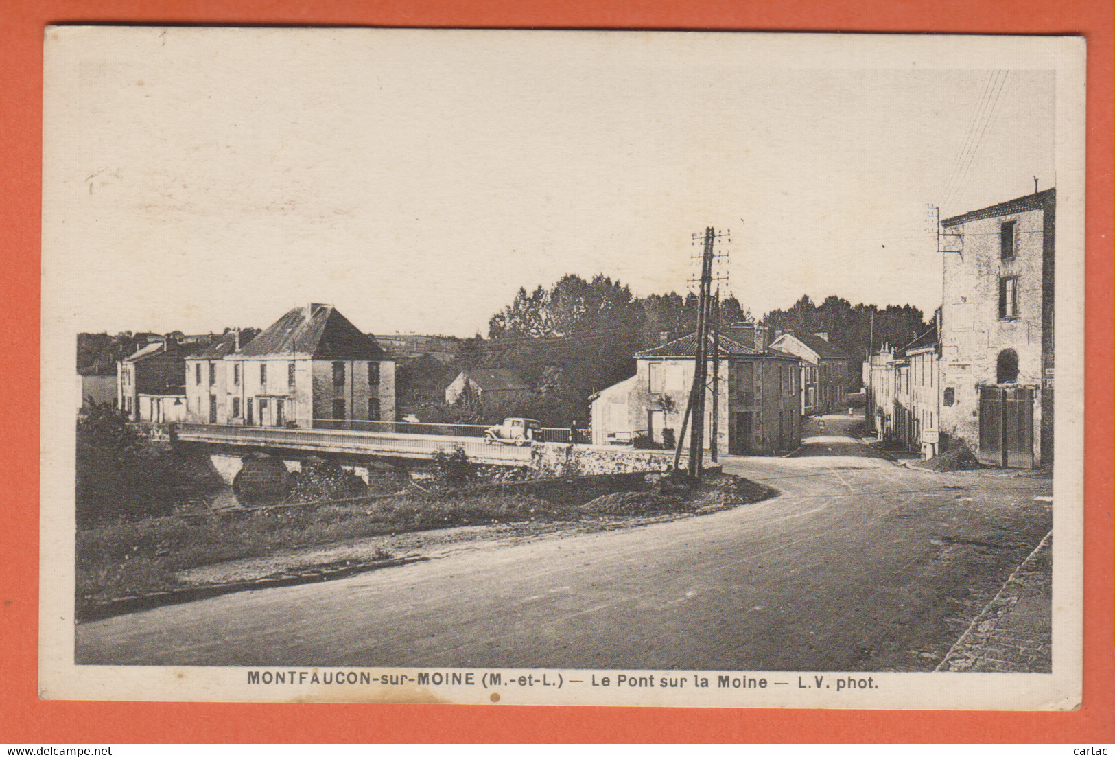 D49 - MONTFAUCON SUR MOINE - LE PONT SUR LA MOINE - Personne - Véhicule Ancien - Montfaucon