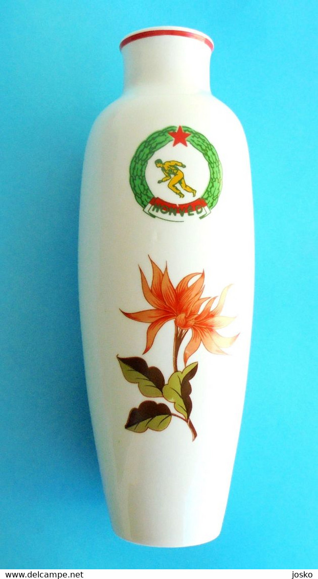 BUDAPEST HONVED FC (Hungary) Beautifull Vintage Football Souvenir Hollohaza Porcelain Vase 1970's LARGER SIZE Budapesti - Bekleidung, Souvenirs Und Sonstige