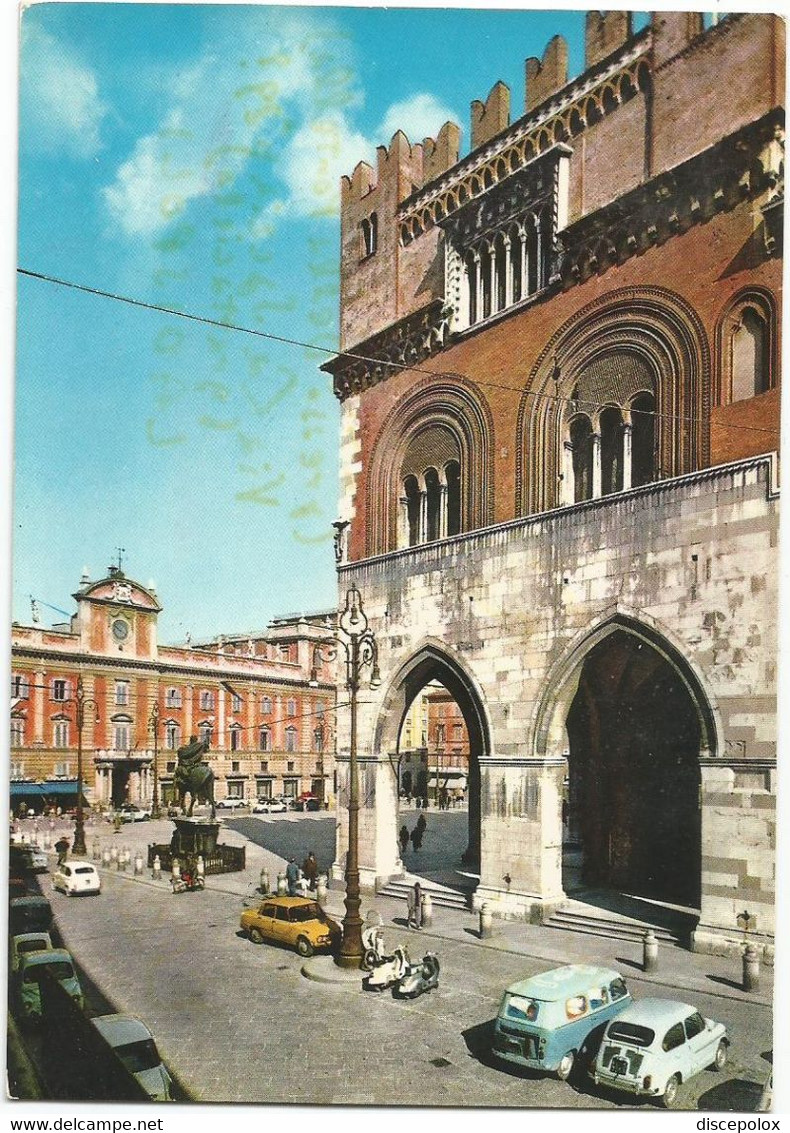 AA3187 Piacenza - Gotico E Palazzo Del Governatore - Auto Cars Voitures / Viaggiata 1967 - Piacenza