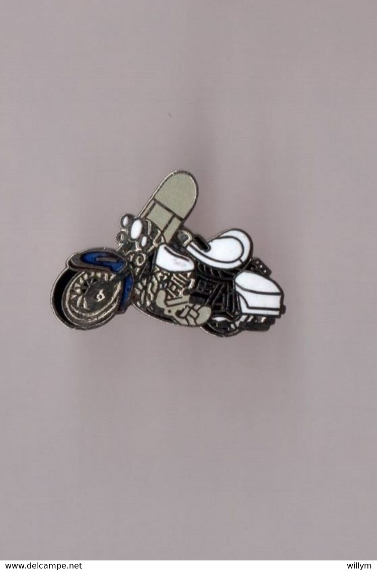 Pin's Moto (signé Démons Et Merveilles) Petit - Longueur: 2,3 Cm - Motos