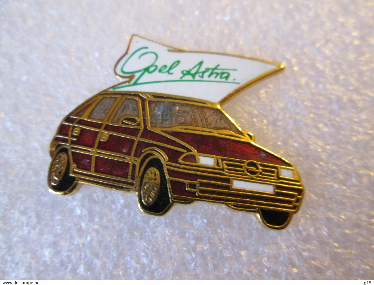 PIN'S    OPEL  ASTRA     Email Grand Feu  DEMONS ET MERVEILLES - Opel