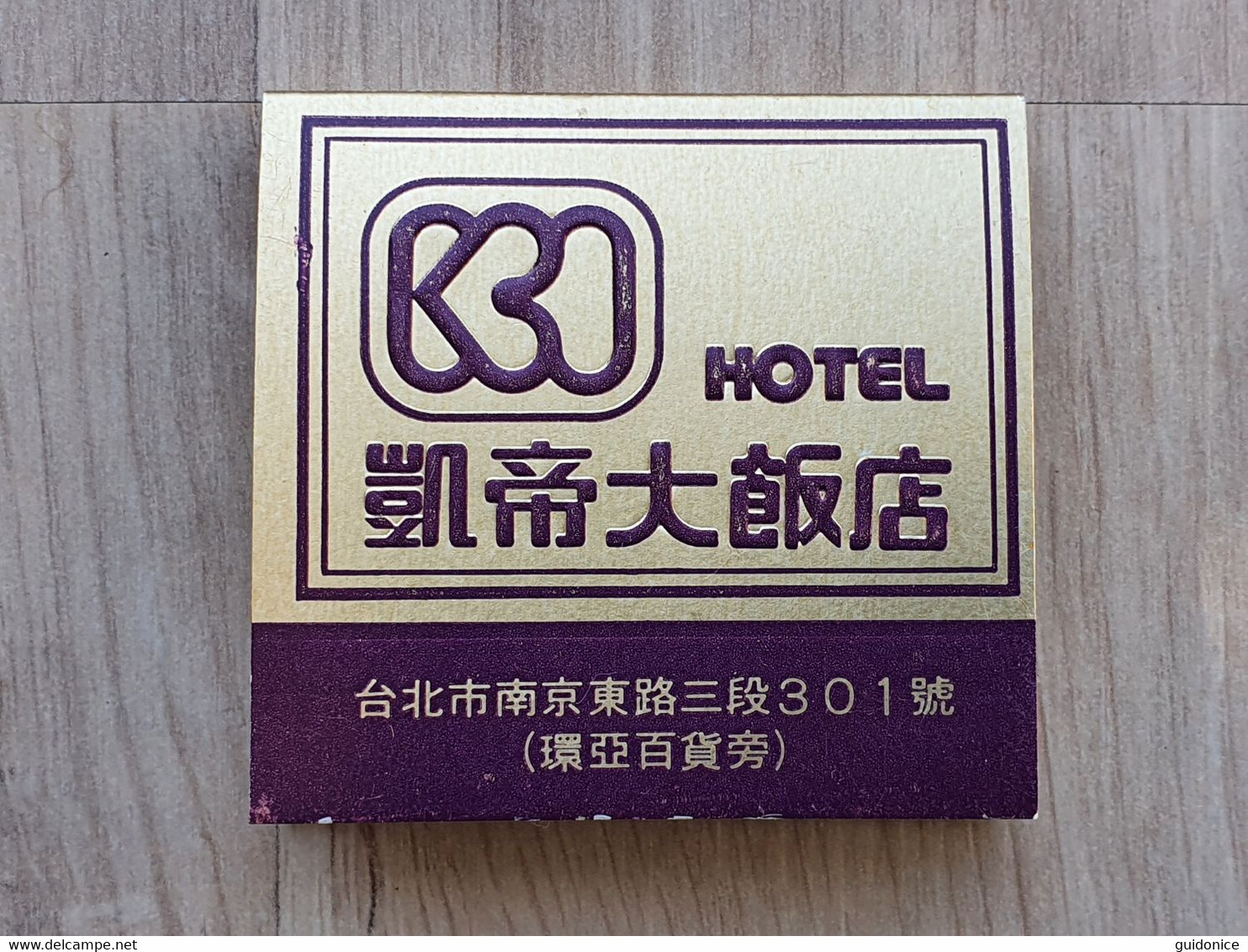 Zündholzheftchen Aus Dem Asiatischen Raum Mit Hotel-Werbung - Boites D'allumettes