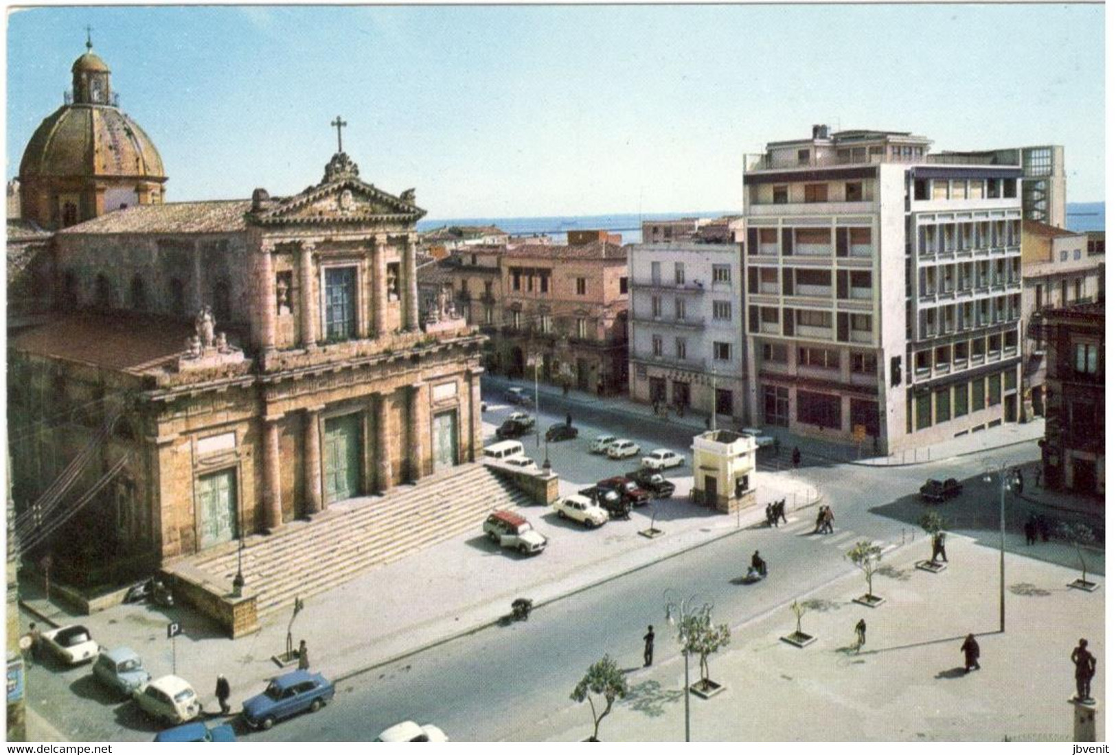 SICILIA - GELA (CALTANISSETTA) -Piazza Umberto I - Ediz. Trainito No. 7 - Gela