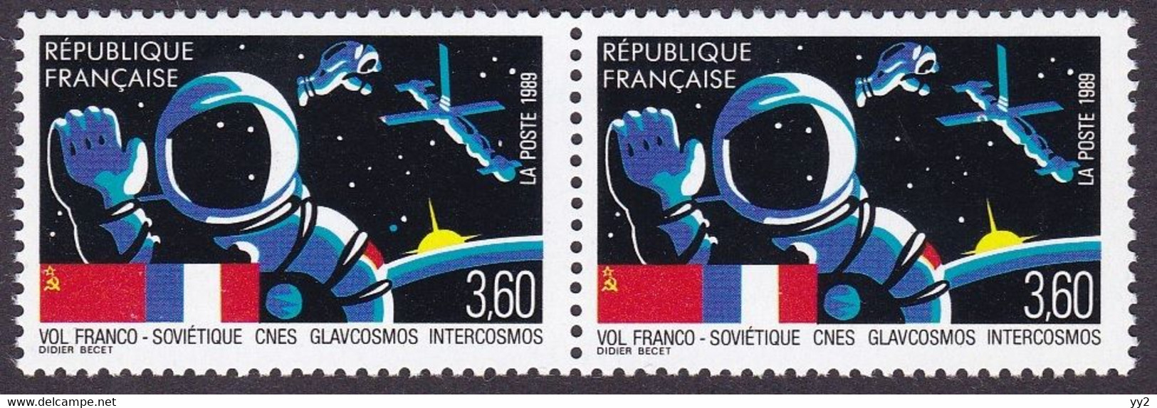 2571, Paire, Variété Timbre De Gauche Point Bleu, De Droite Anneau De Lune Sur Aile Du Vaisseau, Neuf - Neufs