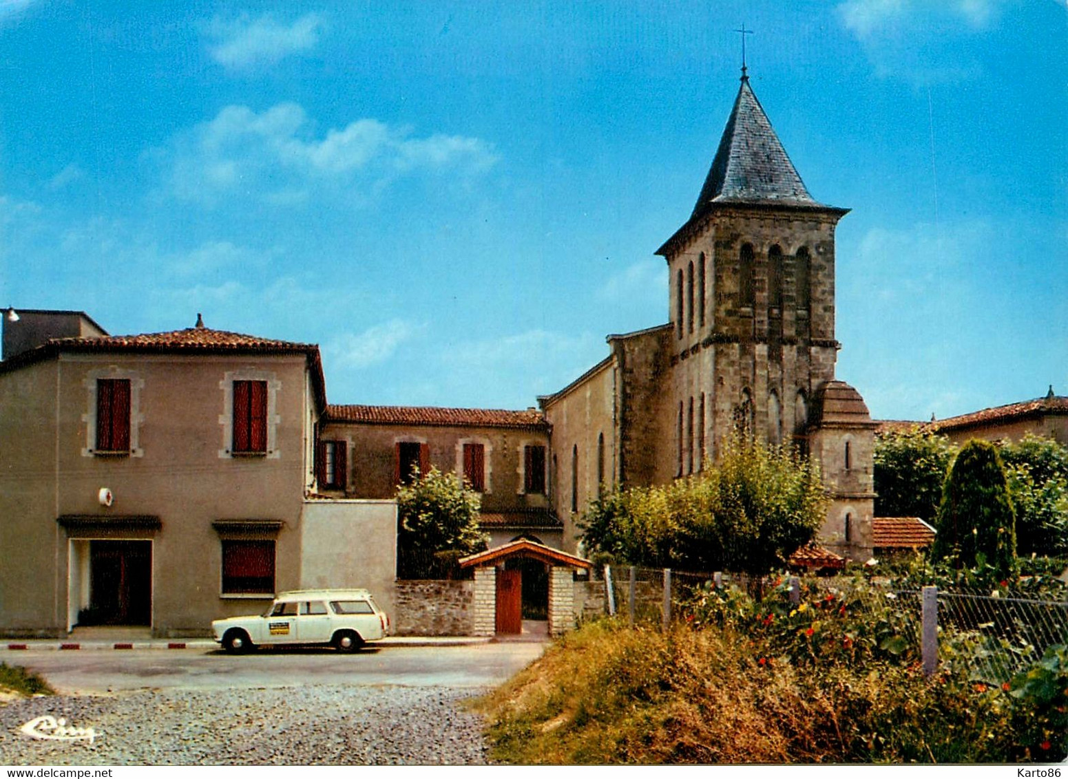 St Palais * Rue Et église Du Village * Automobile Ancienne - Saint Palais