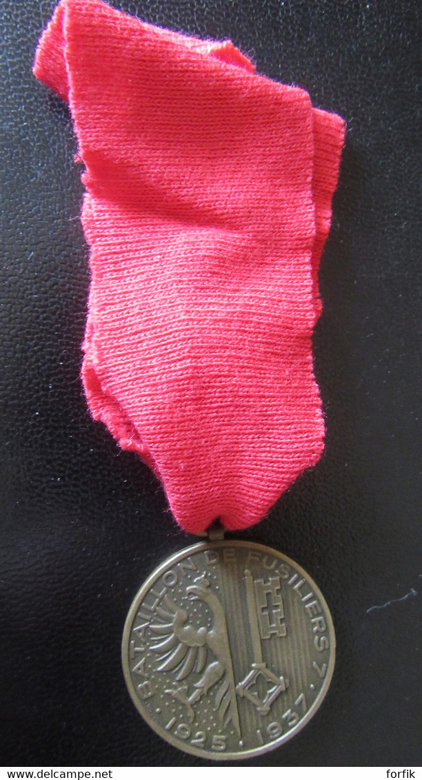 Suisse - Médaille + Ruban Bataillon De Fusiliers N°7 - Canton De Genève - 1925 - 1937 - Bronze - Diam. 30mm, 13g - Otros & Sin Clasificación