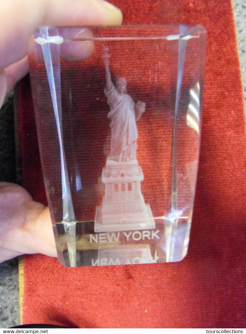 PRESSE PAPIER USA STATUE DE LA LIBERTE - NEW YORK - Plexiglass Poids 483 Grammes ! 78 Mm X 50 Mm X 50 Mm - Fermacarte