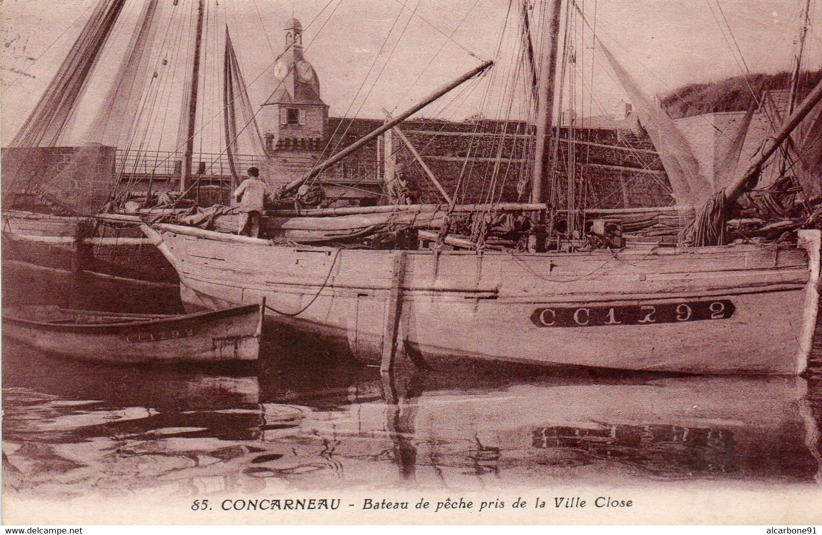 CONCARNEAU - Bateau De Pêche Pris De La Ville Close - Concarneau