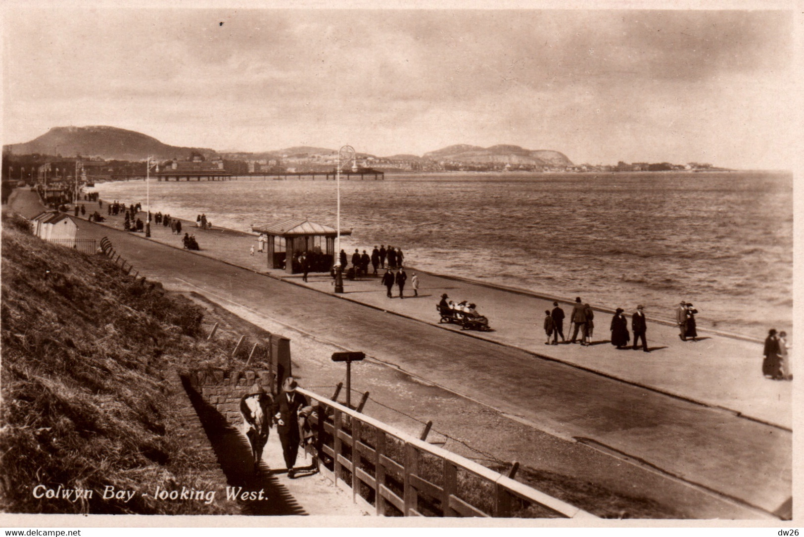 Colwyn Bay - Promenade, Looking West - Publicité Klokzeep - Not Circulated Postcard - Municipios Desconocidos