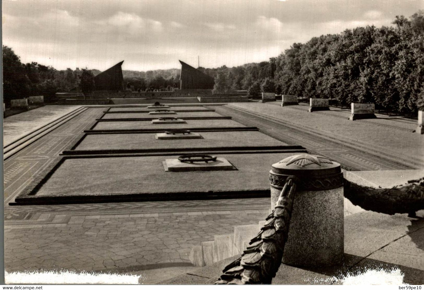 ALLEMAGNE BERLIN TREPTOW LE MEMORIAL SOVIETIQUE - Treptow