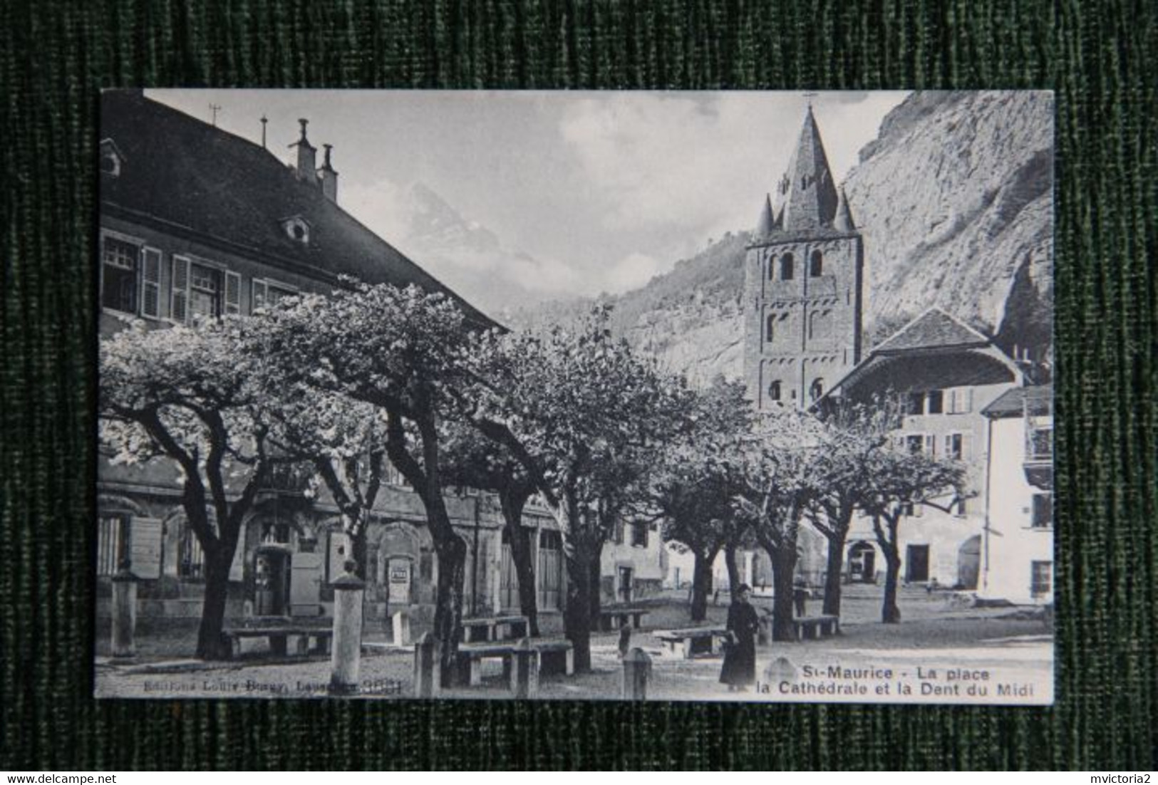 ST MAURICE : La Place, La Cathédrale Et La Dent Du Midi - Saint-Maurice