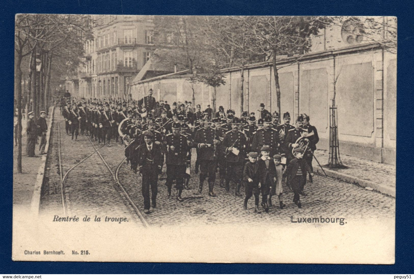 Luxembourg. Rentrée De La Troupe Précédée Par Des Enfants. Ca 1900 - Luxemburg - Stad