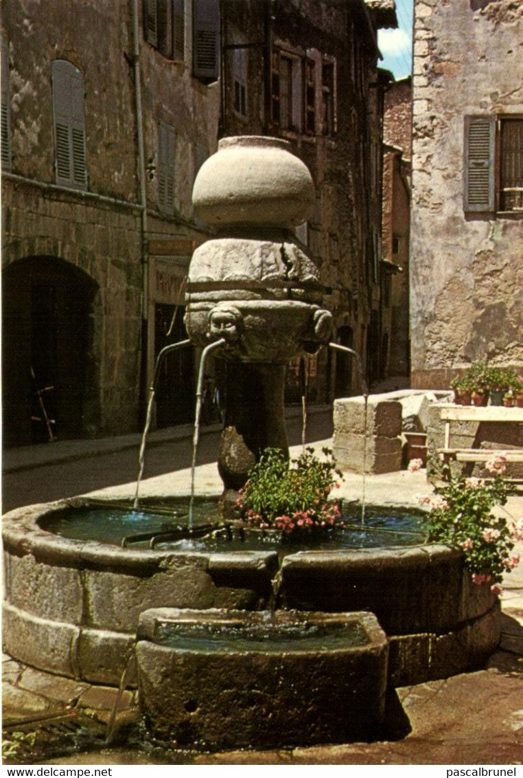 CASTELLANE - VIEILLE FONTAINE - Castellane