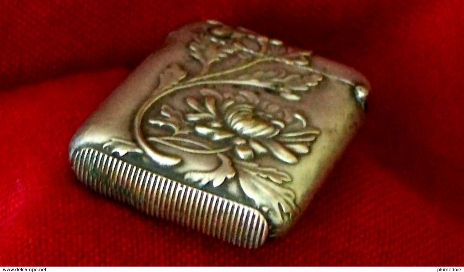 PYROGENE DE POCHE ART NOUVEAU METAL ARGENTE  Petite boîte porte-allumettes . XIX ème , FLEURS CHRYSANTHEME