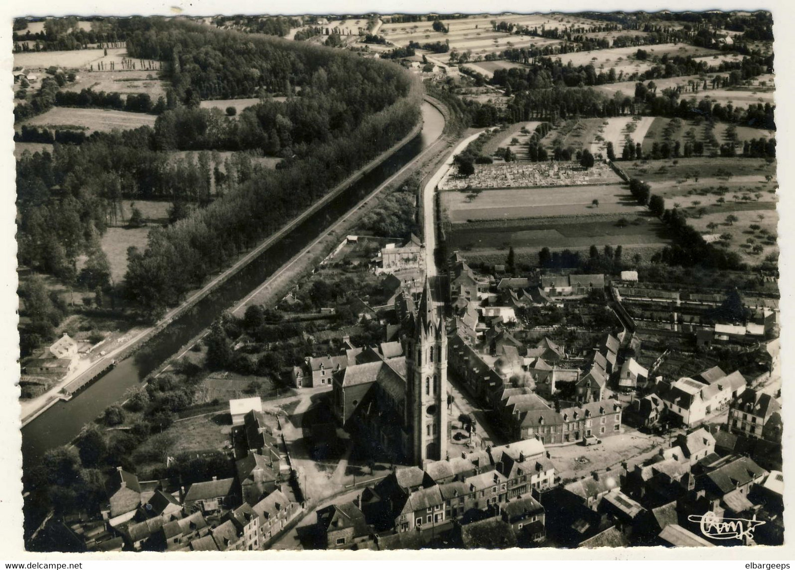 Evran - Vue Aérienne Du Centre Et Le Canal - Evran