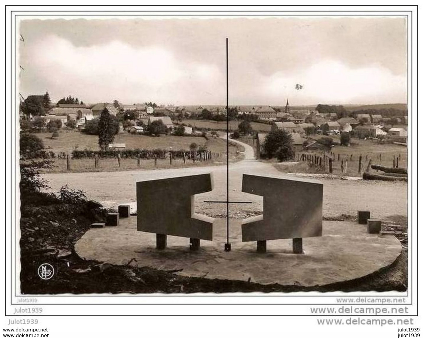 BREST ..-- MAISSIN , Terre De Violents Combats ..-- Monument élevé à La Gloire Du 19e R.I. De BREST . - Brest