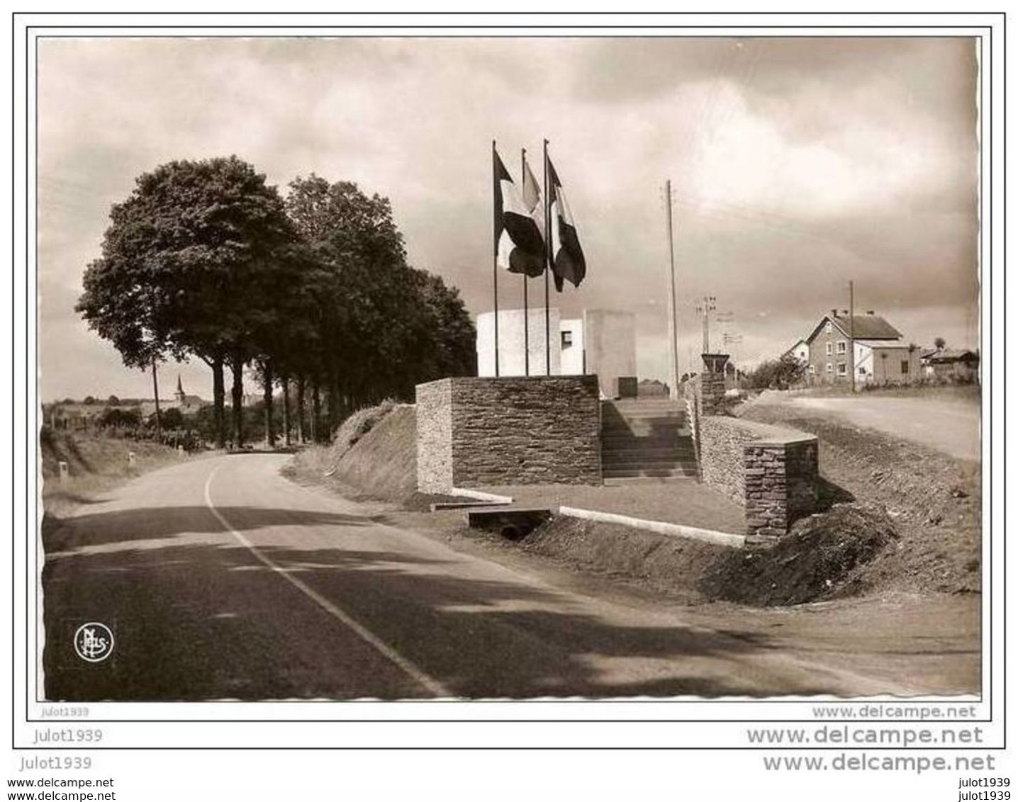 BELGIQUE 14-18 ..-- MAISSIN ..-- Mémorial élevé à La Gloire De La France Et Du XIe C.A. En 1964 . - Brest