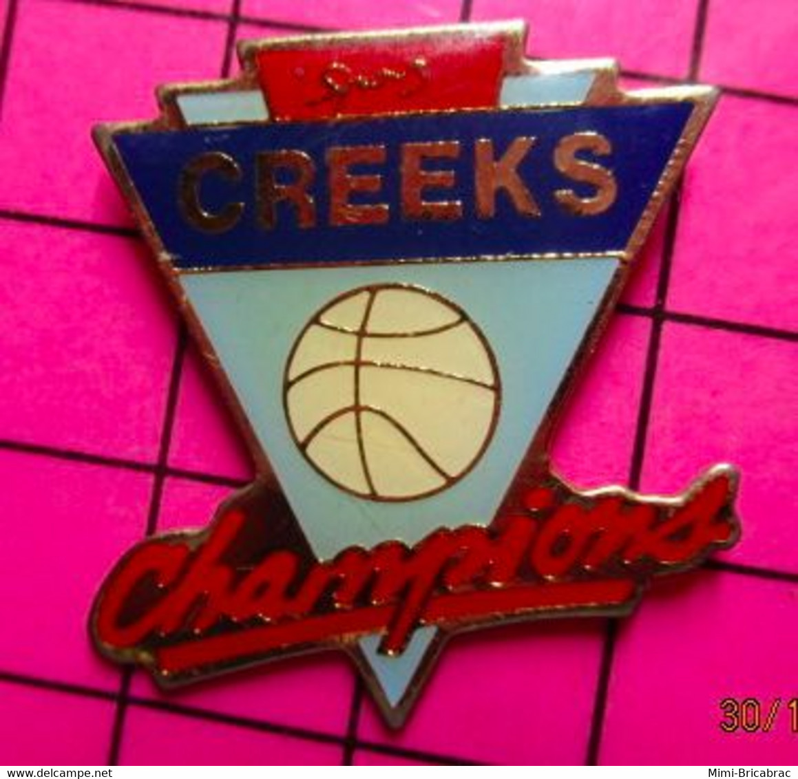 1121 Pin's Pins / Beau Et Rare / THÈME : SPORTS / BALLON DE BASKET CREEKS CHAMPIONS Grand Pin's - Basketball