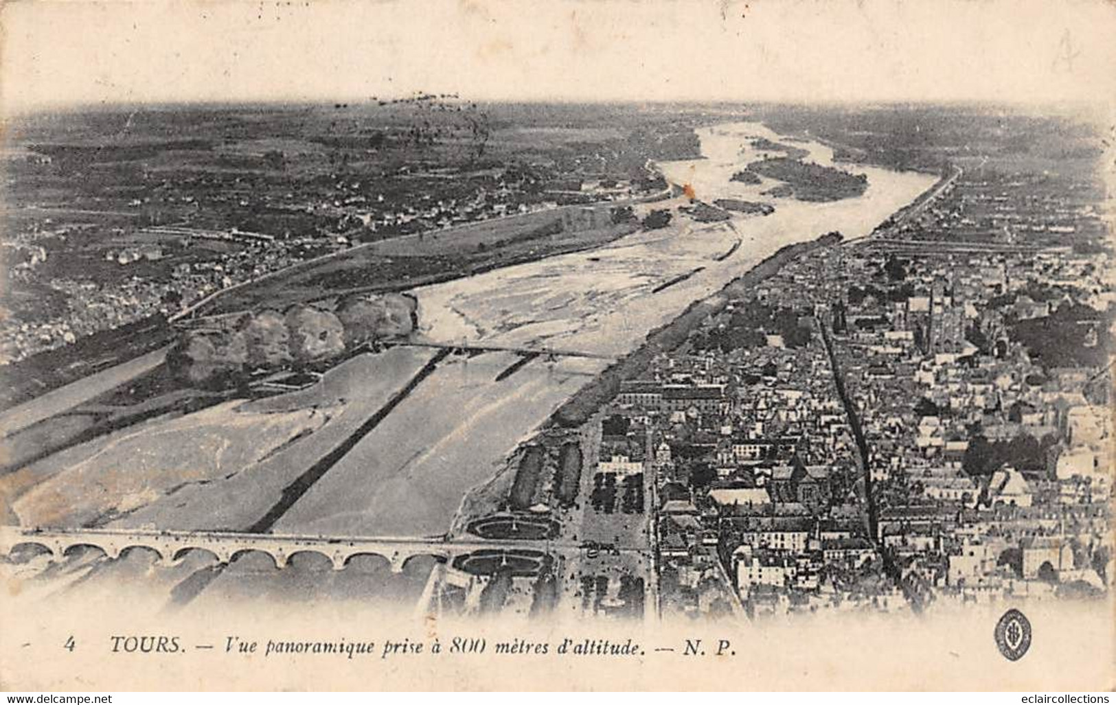 Tours       37          Quais-Ponts   Vue Panoramique Prise à 800 M D'altitude.  N° NP 4  (voir Scan) - Tours