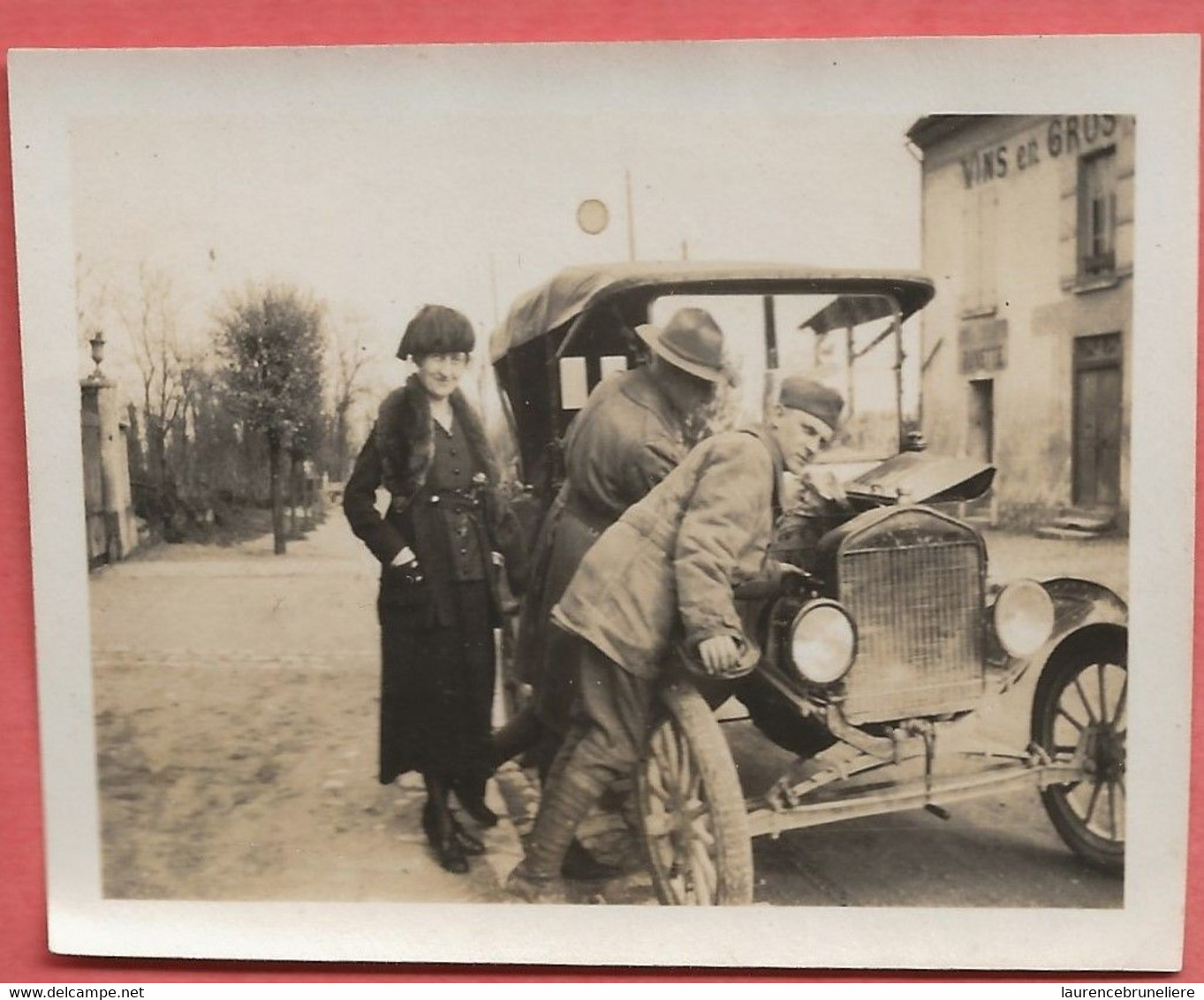 77  MEAUX   VOITURE  ANCIENNE   FORD ? 1919 MILITAIRE  CANADIENS - Coches