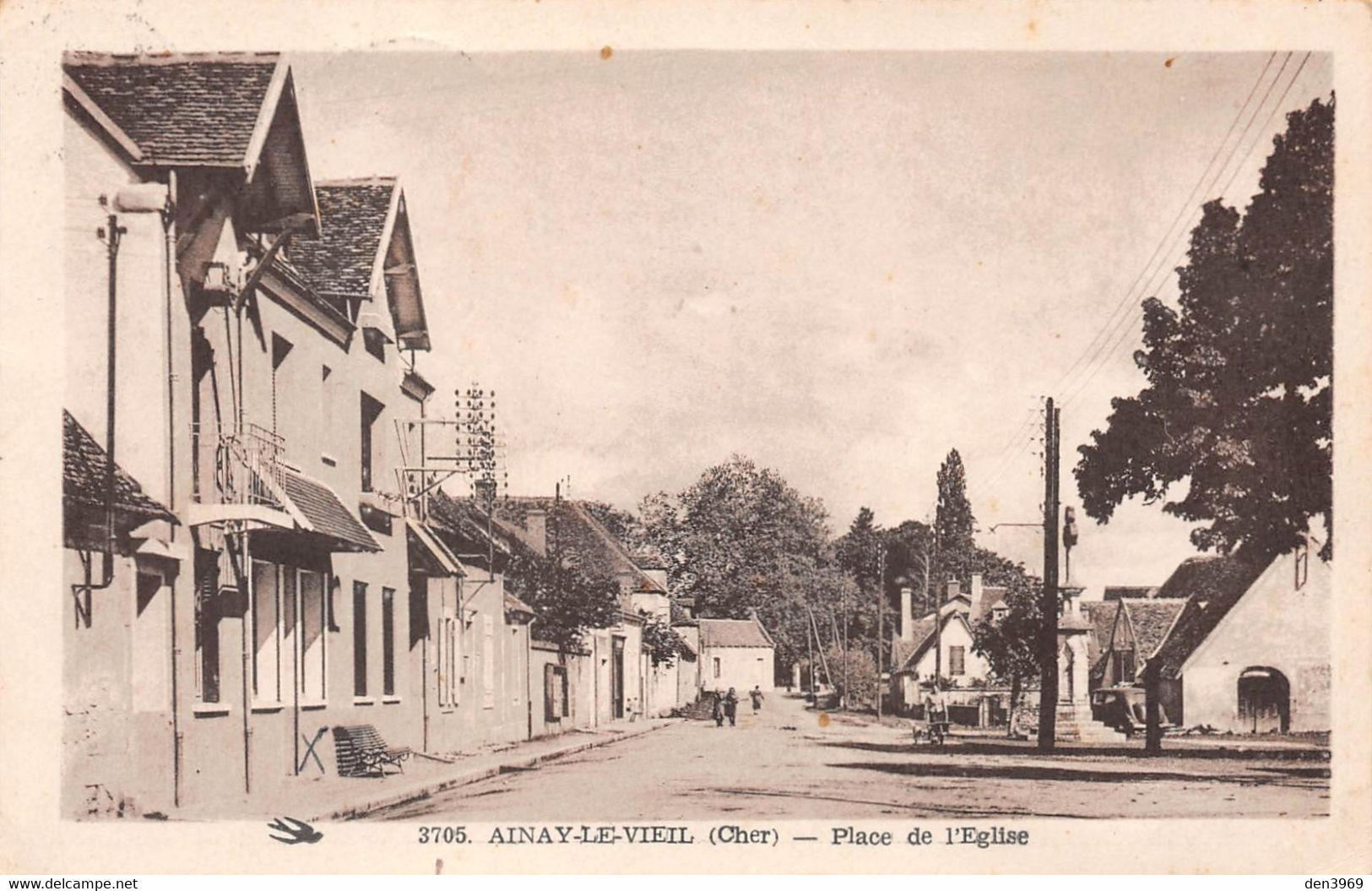 AINAY-le-VIEIL - Place De L'Eglise - Ainay-le-Vieil