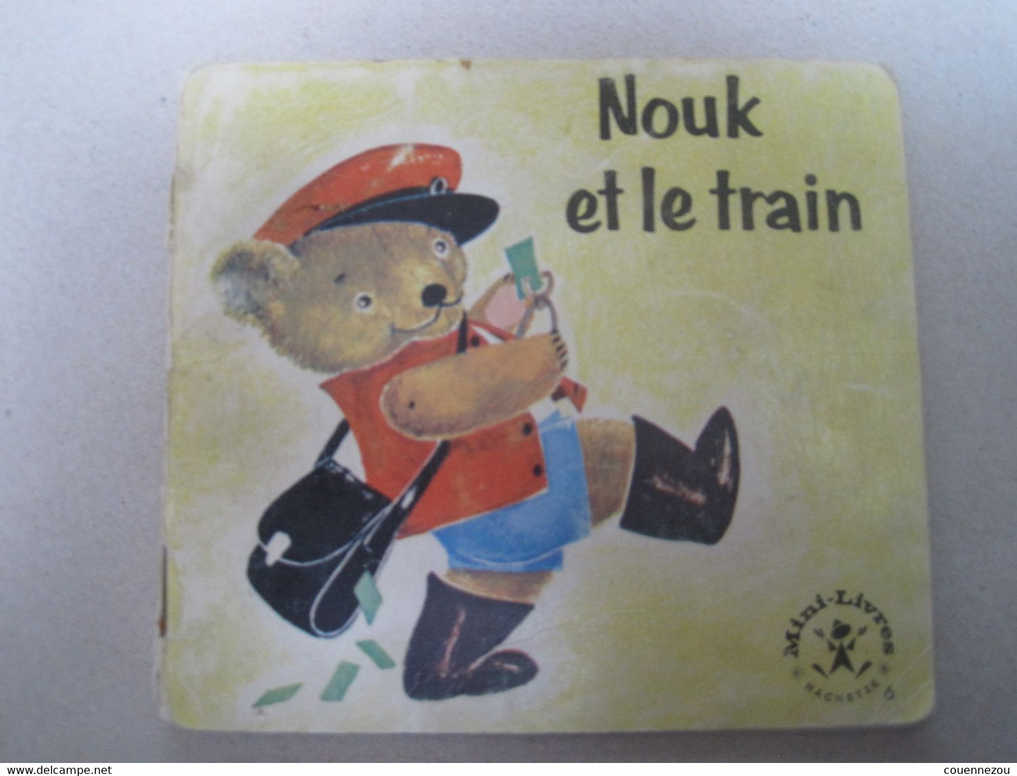 NOUK ET LE TRAIN   Mini Livre HACHETTE - Hachette