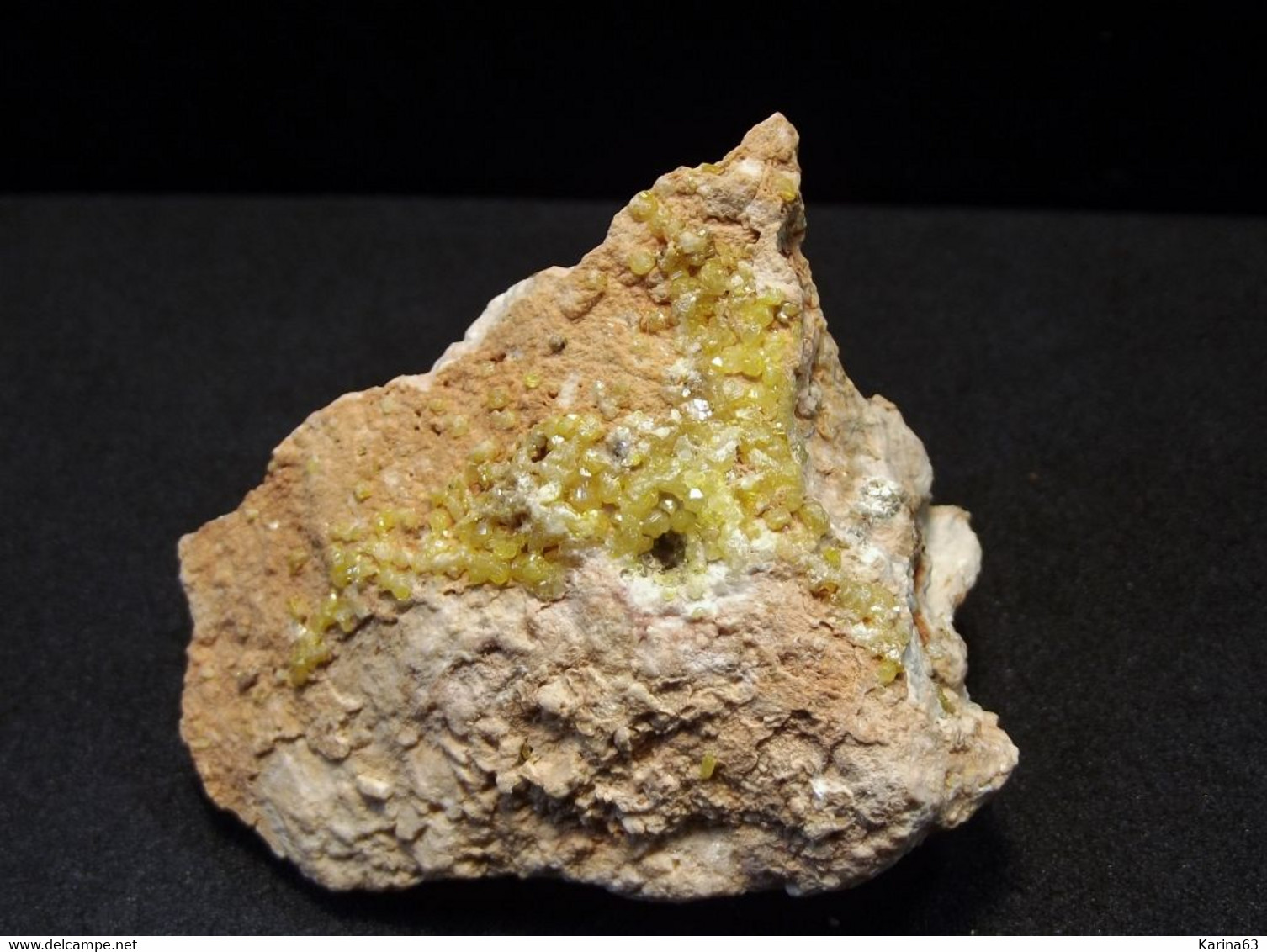 Mimetite On Matrix ( 4.5 X 2 X 2 Cm ) - Michael Mine - Weiler - Baden-Württemberg, Germany - Minéraux