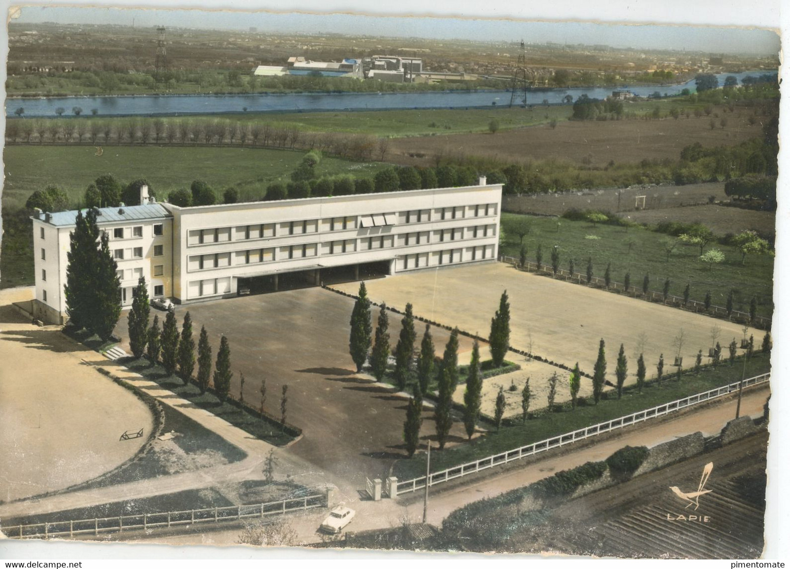 EN AVION AU DESSUS DE LA MONTAGNE GROUPE SCOLAIRE VUE AERIENNE LAPIE 1965 - La Montagne